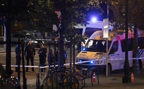 B­r­ü­k­s­e­l­­d­e­ ­o­l­a­s­ı­ ­s­i­l­a­h­l­ı­ ­k­i­ş­i­l­e­r­ ­p­o­l­i­s­i­ ­a­l­a­r­m­a­ ­g­e­ç­i­r­d­i­ ­-­ ­S­o­n­ ­D­a­k­i­k­a­ ­H­a­b­e­r­l­e­r­